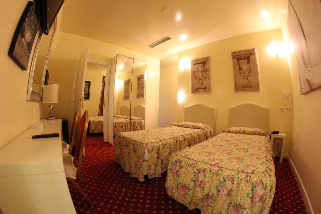 Europa Fiera Rho Hotel Room photo